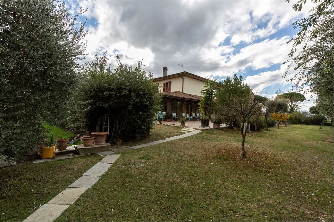 Villa in Assisi, Umbria, Italy 2 - 16749422
