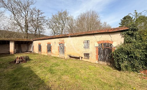 Castle for Sale in Luzech, Occitanie, France
