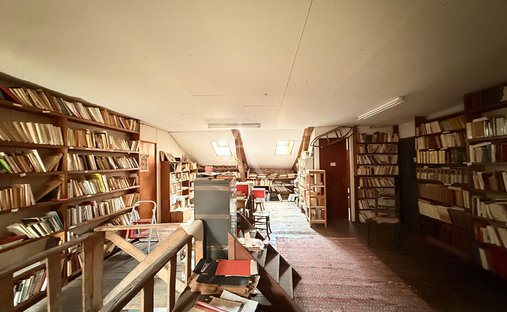 Castle for Sale in Luzech, Occitanie, France