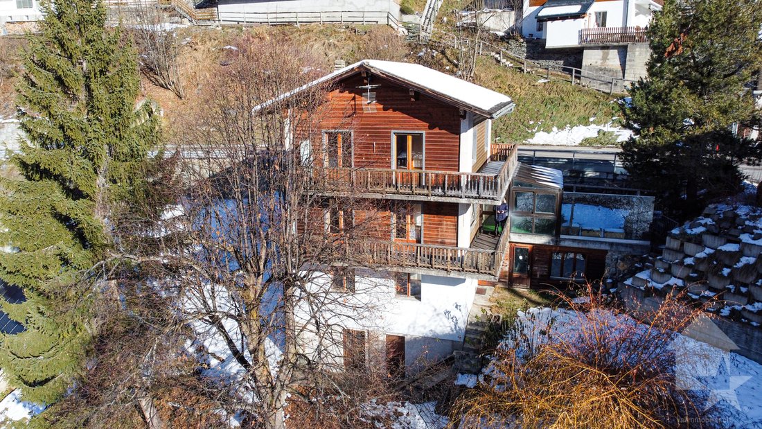 House With Great Potential In The Center Of Vissoie