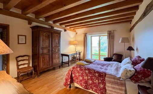 Château Avallon 1500.0 Sqm 25 Bedrooms