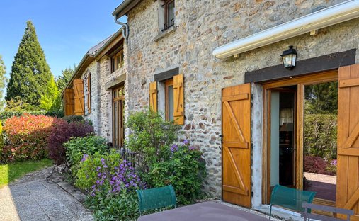 Château Avallon 1500.0 Sqm 25 Bedrooms