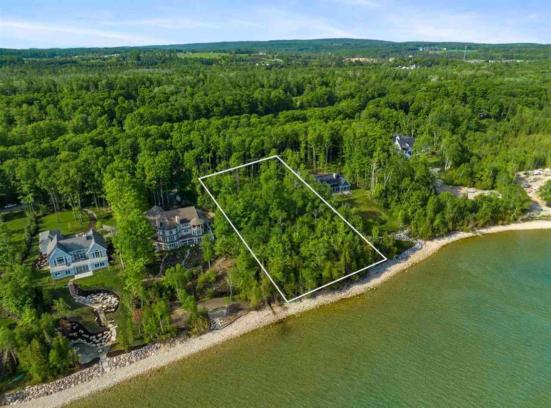 Land in Petoskey, Michigan, United States 1 - 16756016