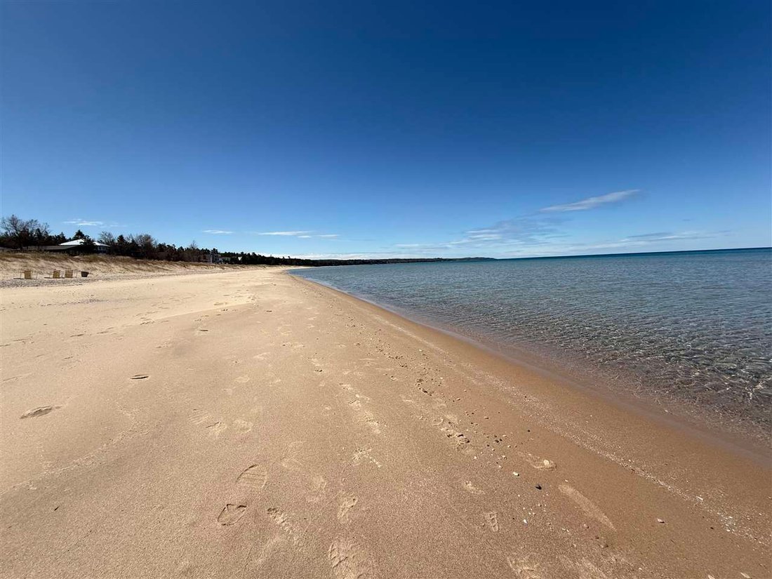 Land in Harbor Springs, Michigan, United States 1 - 16756330