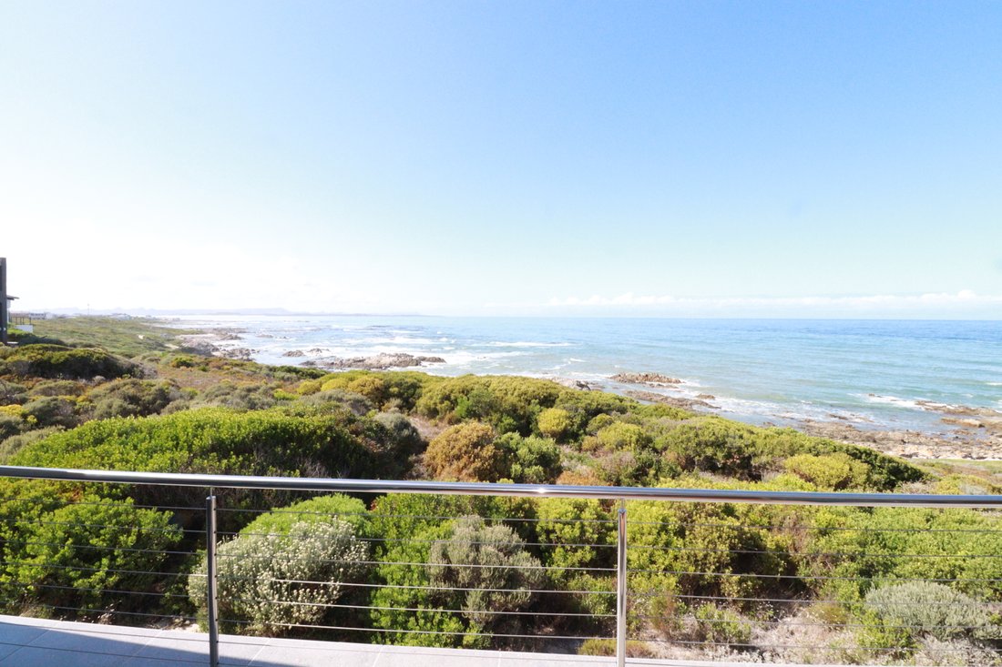 House in Van Dyks Bay, Western Cape, South Africa 1 - 16761381