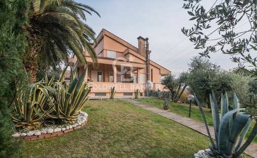 Villa in Gradara, Marche, Italy 1