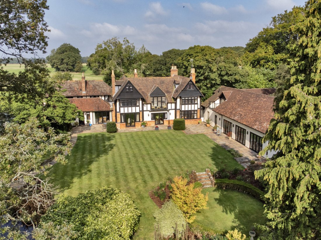 House in Alkham, England 1 - 16761933