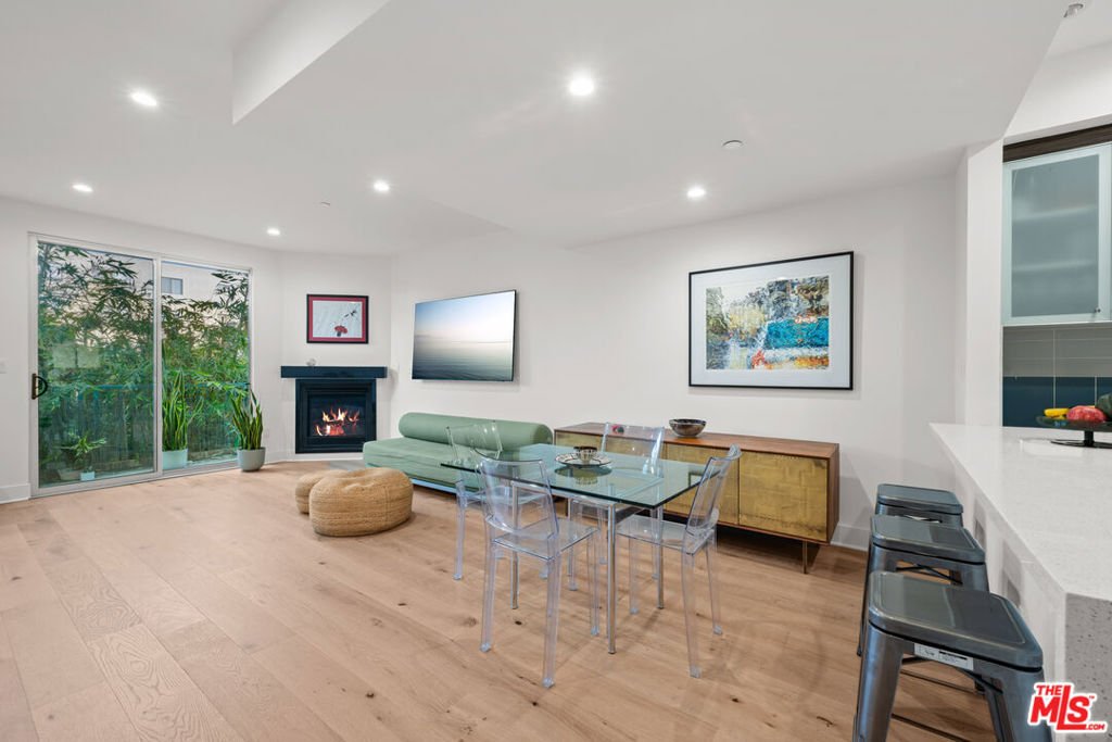 Curated visual reference: Fresh Look at Condominium In Los Angeles In West Hollywood California United States