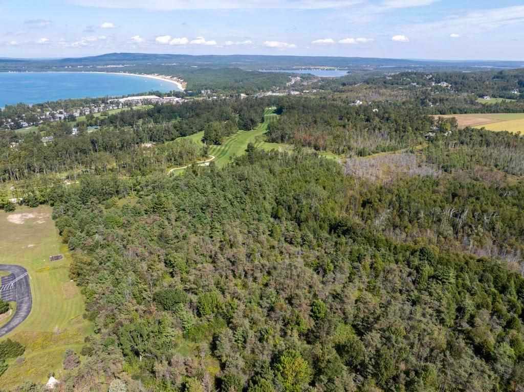 Land in Petoskey, Michigan, United States 2 - 16755639