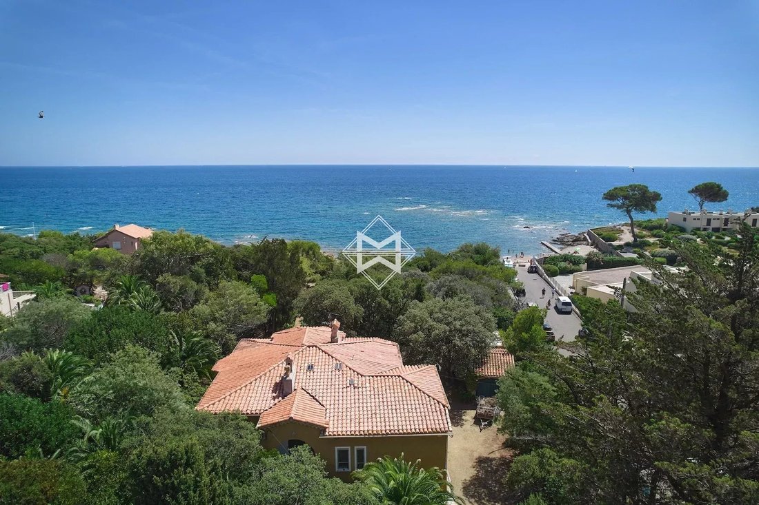 Estate in Frejus, Provence-Alpes-Côte d'Azur, France 4 - 13083379