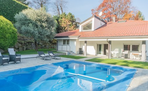 House in Lavena Ponte Tresa, Lombardy, Italy 1