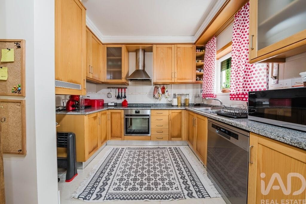 Townhouse in Santa Maria, Sao Pedro e Sobral da Lagoa, Leiria District, Portugal 2 - 16465536