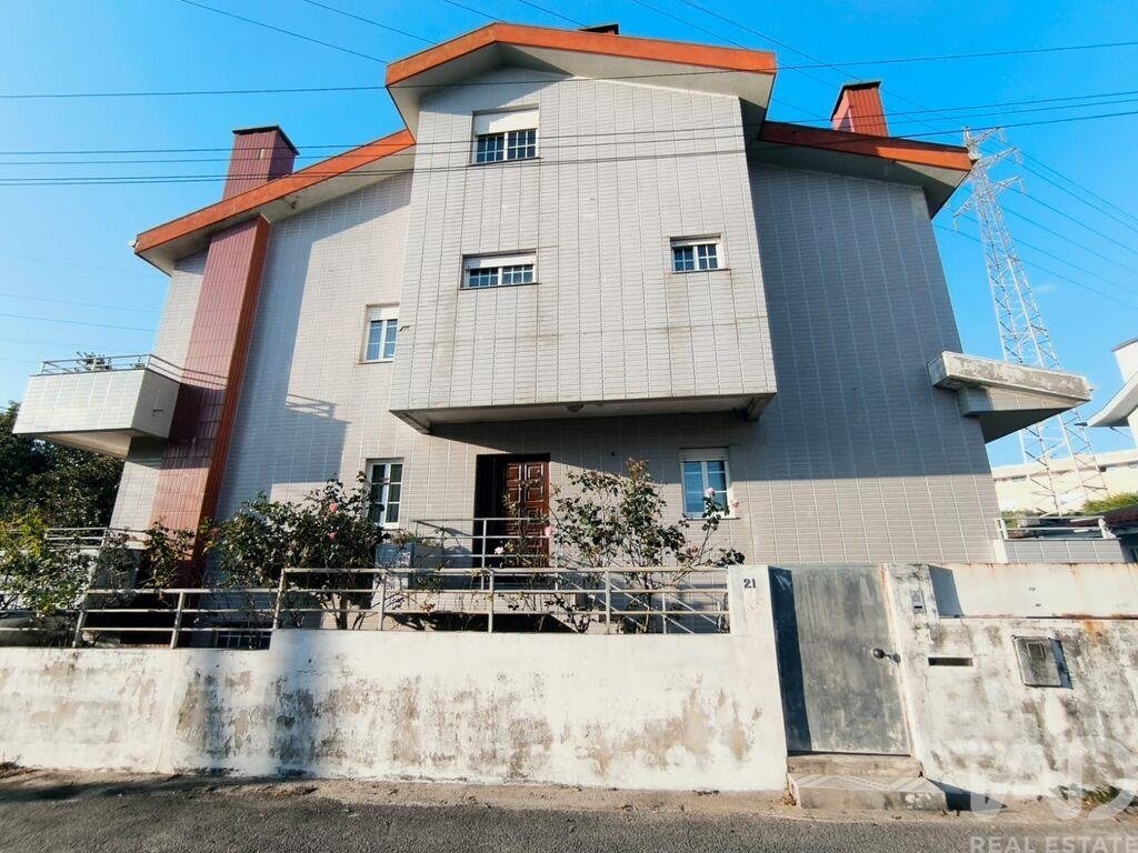 Townhouse in Custoias, Leca do Balio e Guifoes, Porto District, Portugal 1 - 16763664