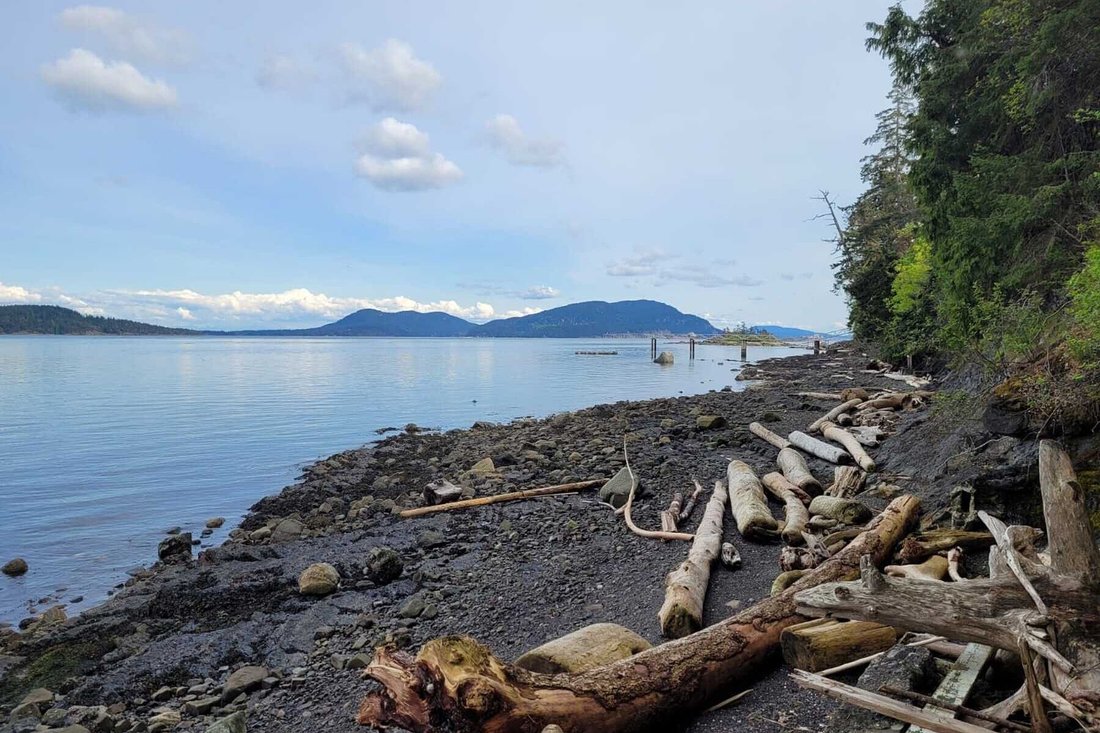 House in Pender Island, British Columbia, Canada 4 - 16753770