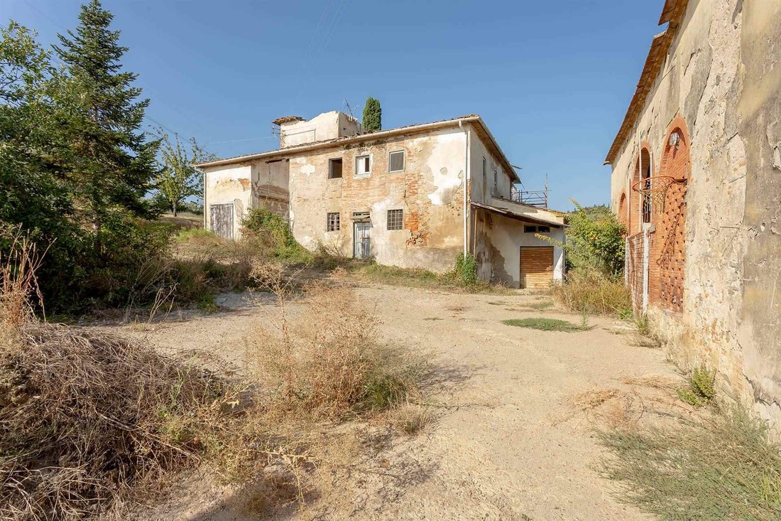 Estate in Poggio a Caiano, Tuscany, Italy 4 - 16753440