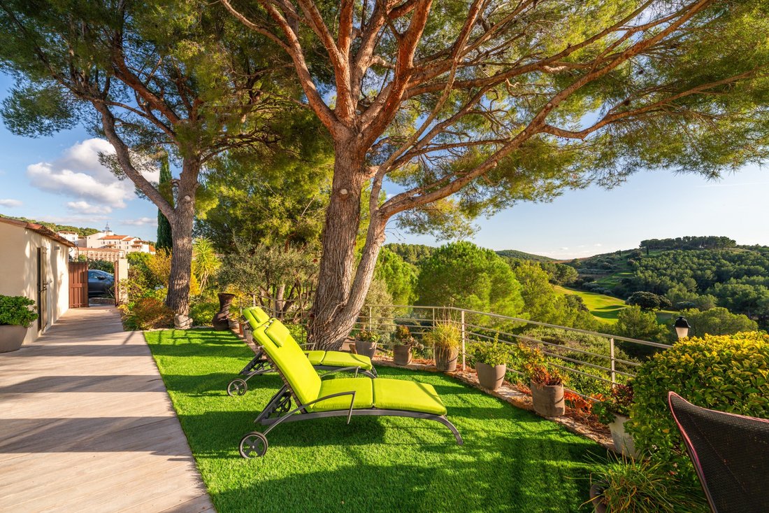 House in Saint-Cyr-sur-Mer, Provence-Alpes-Côte d'Azur, France 2 - 16760716