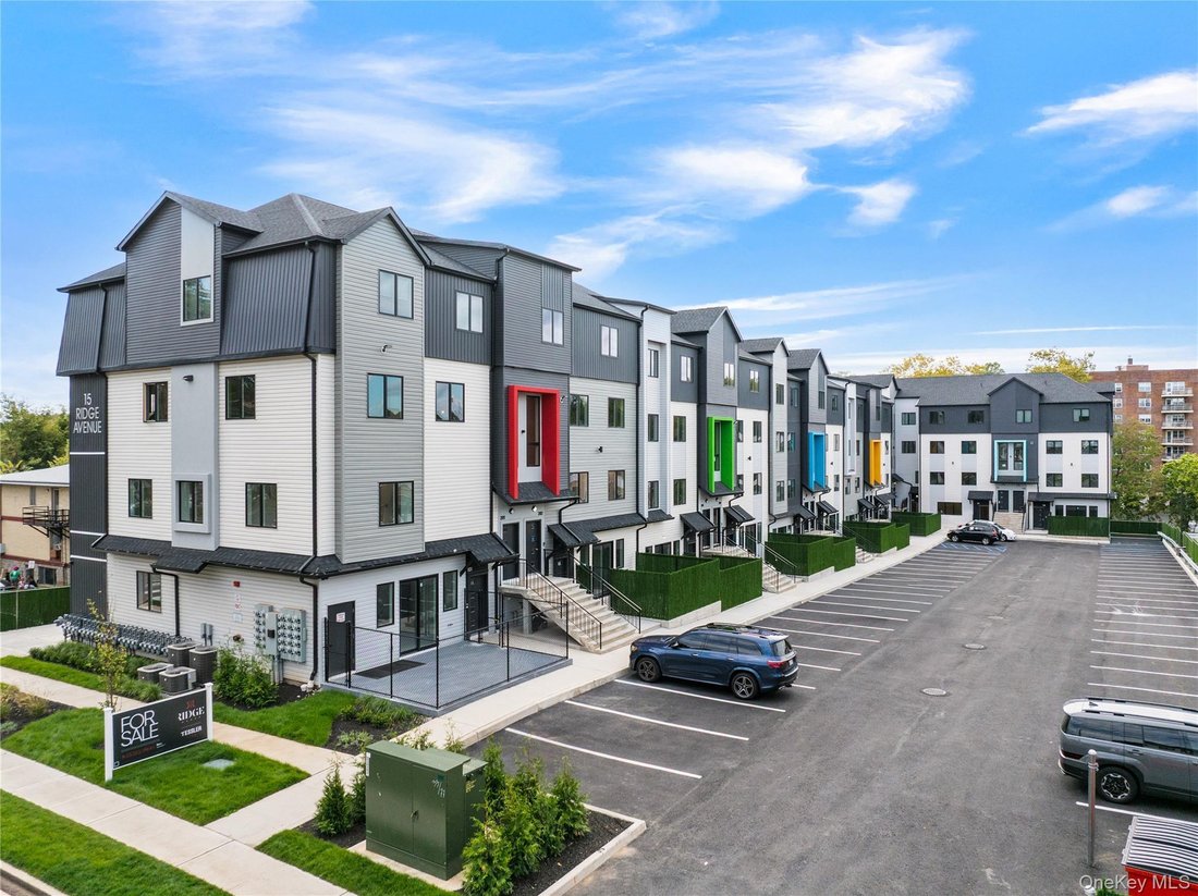 Condo in Spring Valley, New York, United States 1 - 16756295