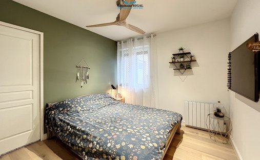 Near Villeneuve Sur Lot Magnificent Riverside Chateau With 6 Bedrooms And 8 Hectares Of Land