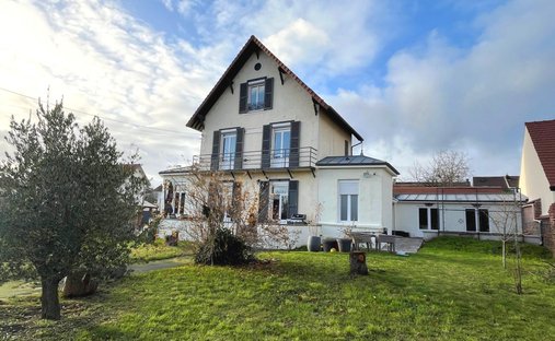 House in Est, Margny-les-Compiegne, France 1