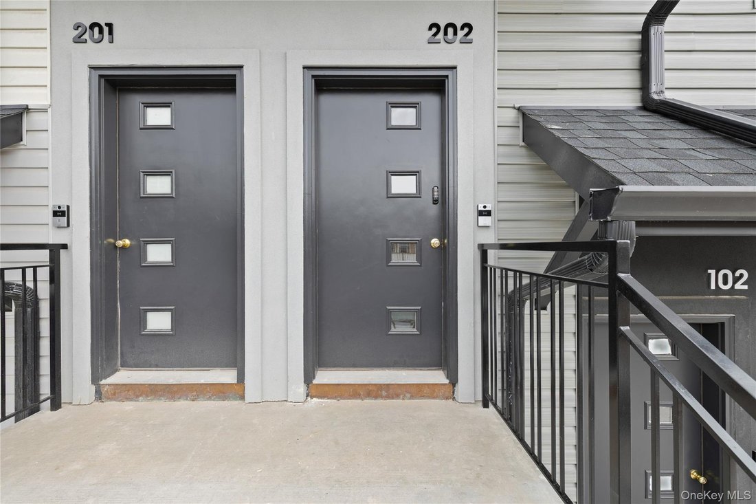 Condo in Spring Valley, New York, United States 2 - 16756295