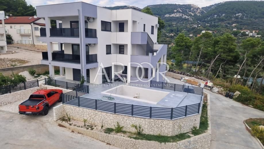 House in Banjol, Primorje-Gorski Kotar County, Croatia 1 - 16760499