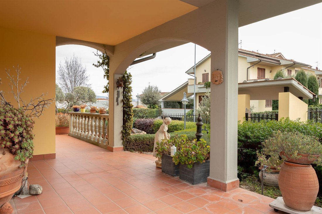 Villa in Poggio a Caiano, Tuscany, Italy 3 - 16753837