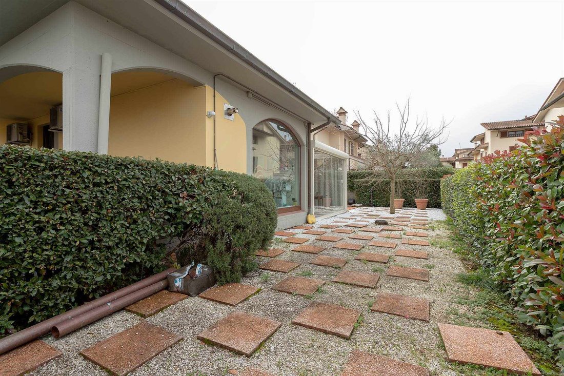 Villa in Poggio a Caiano, Tuscany, Italy 2 - 16753837