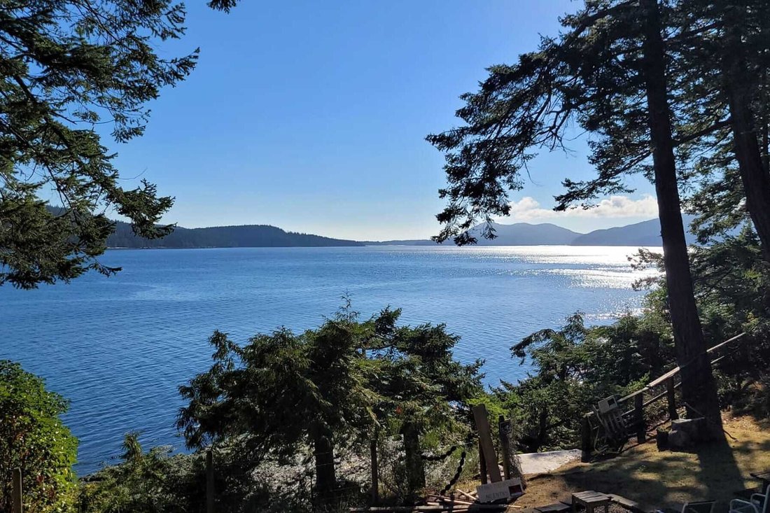 House in Pender Island, British Columbia, Canada 1 - 16753770