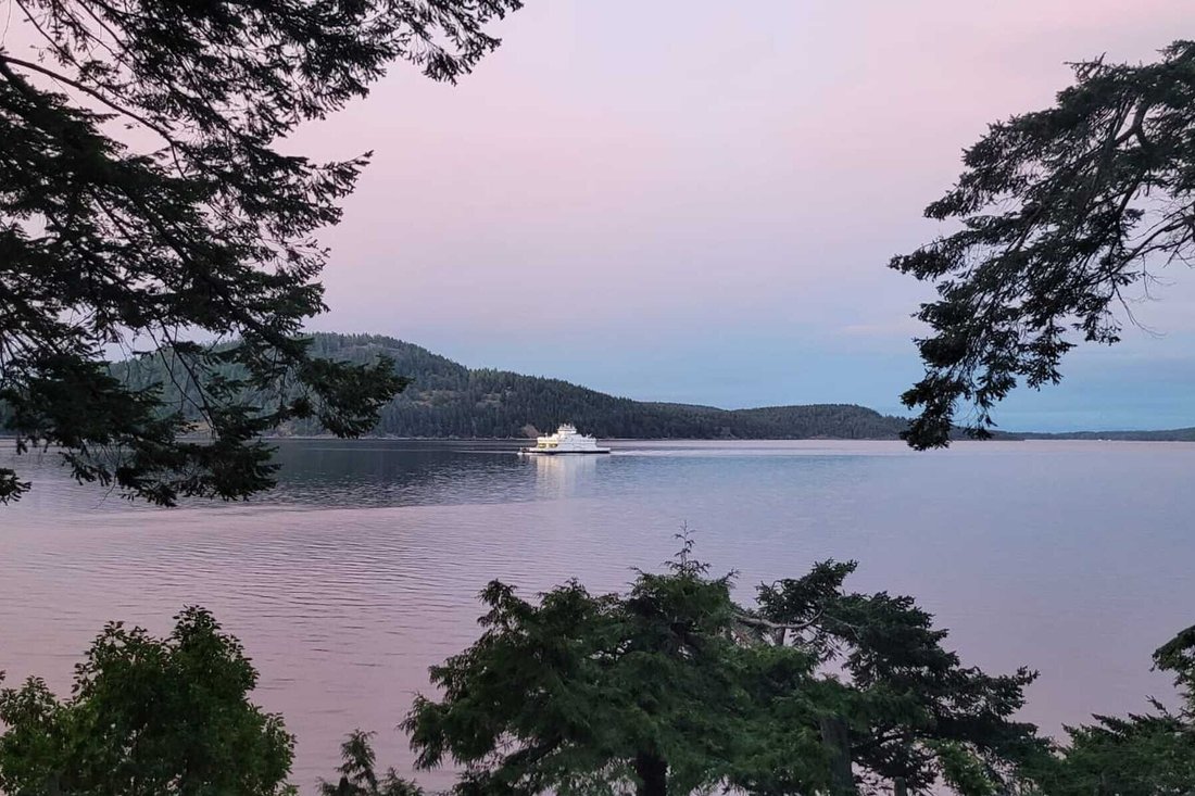 House in Pender Island, British Columbia, Canada 2 - 16753770
