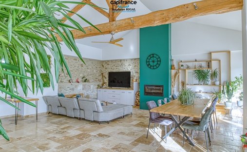 Near Villeneuve Sur Lot Magnificent Riverside Chateau With 6 Bedrooms And 8 Hectares Of Land