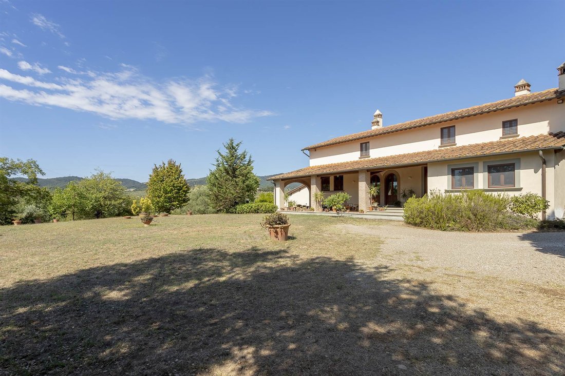 Villa in Poggio a Caiano, Tuscany, Italy 3 - 16753947