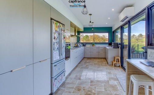 Near Villeneuve Sur Lot Magnificent Riverside Chateau With 6 Bedrooms And 8 Hectares Of Land