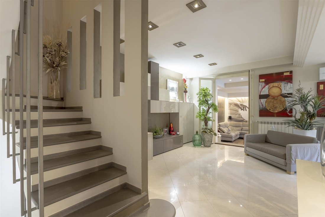 Villa in Center, Signa, Tuscany 3 - 16753607