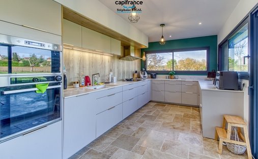 Near Villeneuve Sur Lot Magnificent Riverside Chateau With 6 Bedrooms And 8 Hectares Of Land