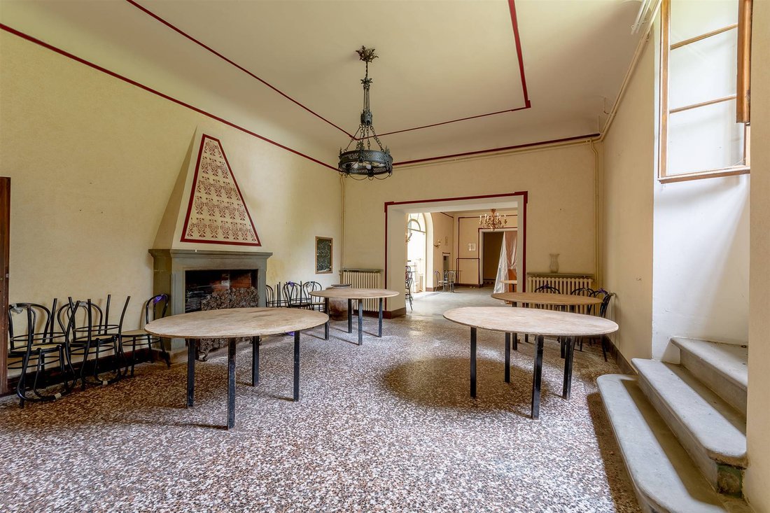 Estate in Barberino di Mugello, Tuscany, Italy 1 - 16753479