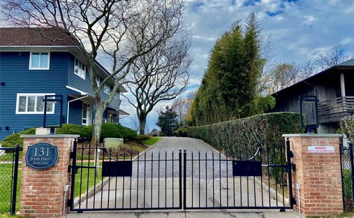 Condo in Greenport West, New York, United States 1