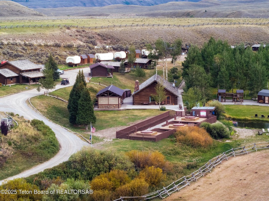 Farm Ranch in Jackson, Wyoming, United States 2 - 16755925