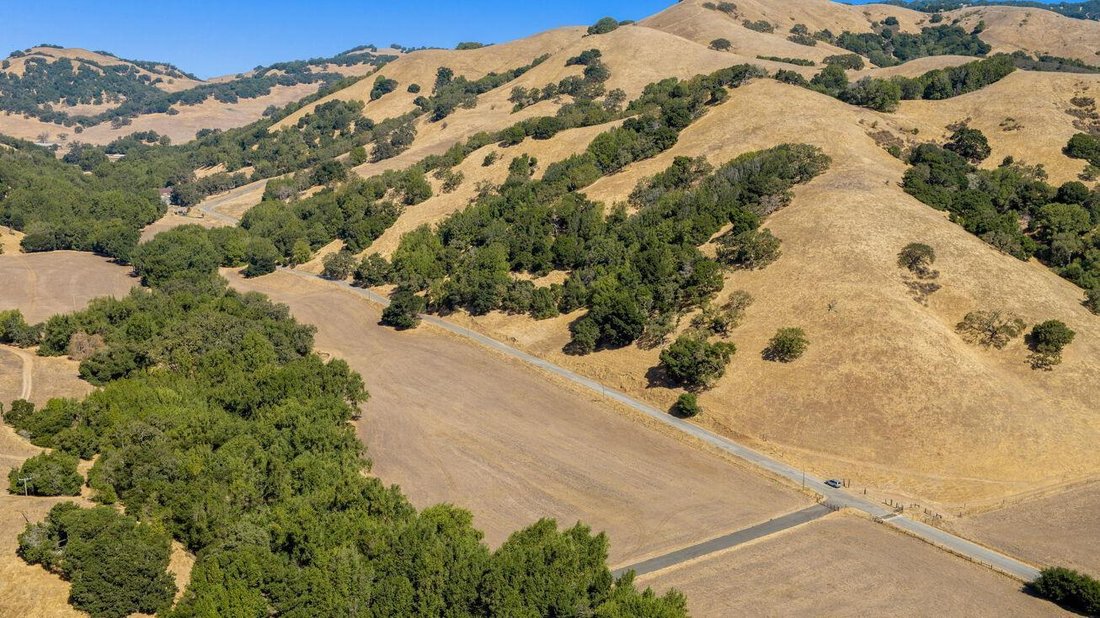 Farm Ranch in Petaluma, California, United States 2 - 16756704