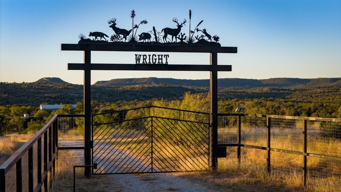 Farm Ranch in Llano, Texas, United States 2 - 16755018