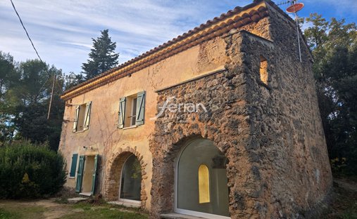 Villa in Salernes, Provence-Alpes-Côte d'Azur, France 1