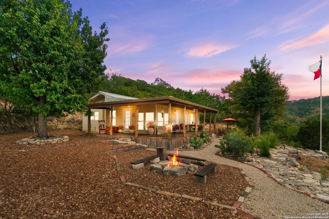 Farm Ranch in Pipe Creek, Texas, United States 1 - 16758583