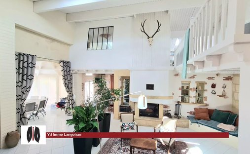 Castle for Sale in Langoiran, Nouvelle-Aquitaine, France