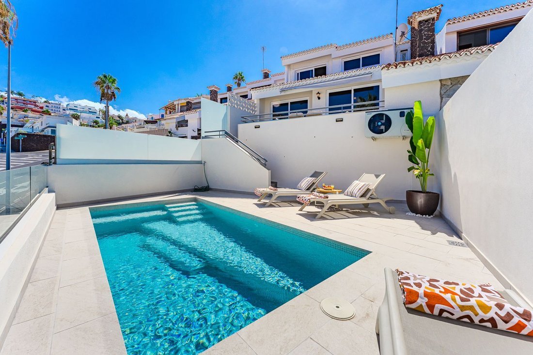 Villa in Costa Adeje, Adeje, Canary Islands 1 - 16762543