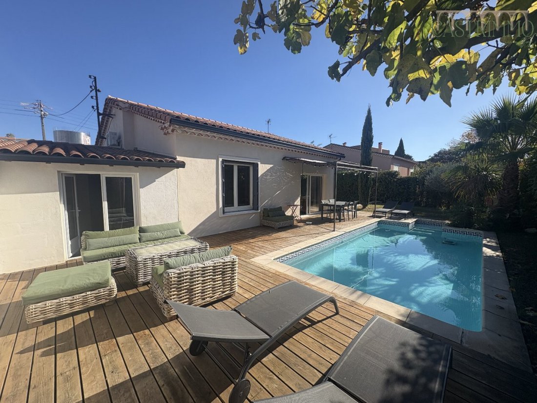 Villa in Centre Ville, Castries, France 1 - 16498014