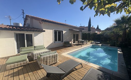 Villa in Centre Ville, Castries, France 1