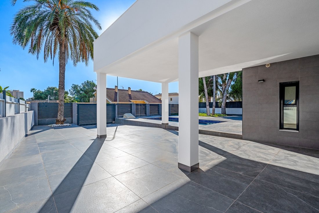 Villa in Dehesa de Campoamor, Orihuela, Valencian Community 2 - 16753301