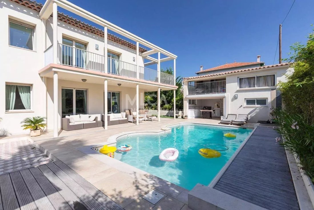 Villa in Pont du Lys-Antibes les Pins, Antibes, France 1 - 16752867