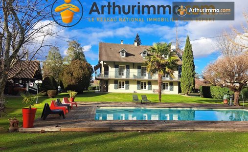 A 12th Century Chateau With Ramparts And 15 Hectares Of Grounds, Listed As A Historical