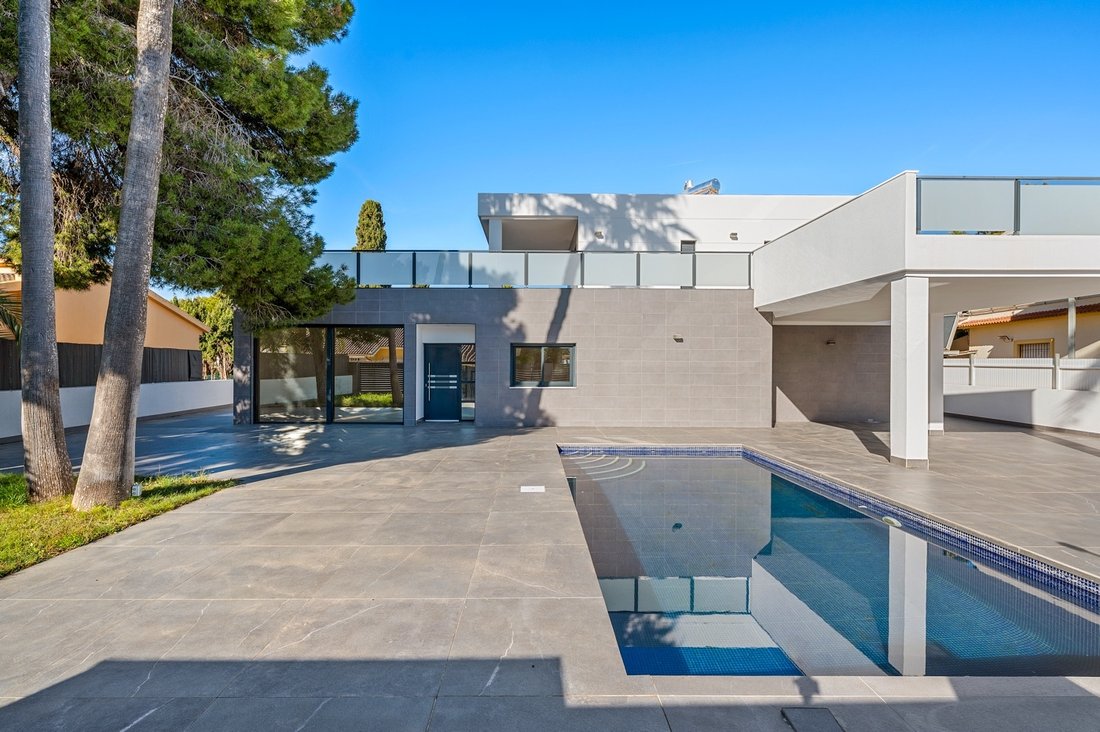 Villa in Dehesa de Campoamor, Orihuela, Valencian Community 1 - 16753301