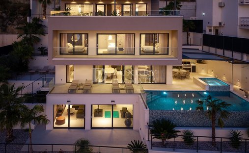 House in Omis, Split-Dalmatia County, Croatia 1